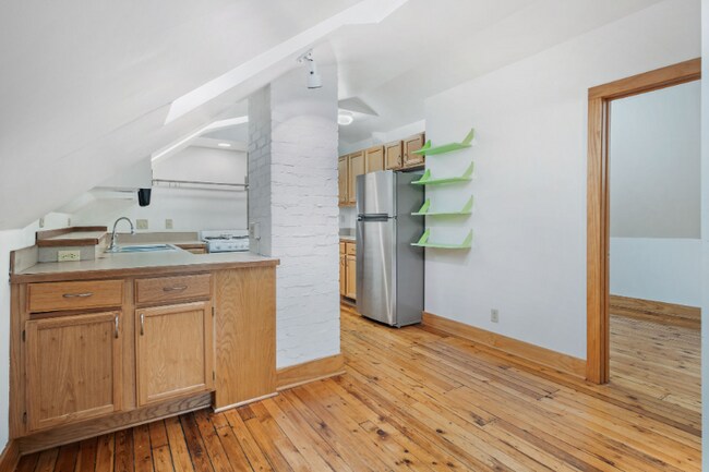 Building Photo - 2021 Pleasant Ave