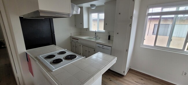 Kitchen - 1214 Amethyst St