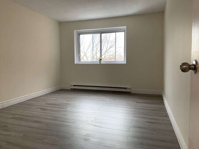 Photo du bâtiment - 1300 Boul De La Cote-Vertu