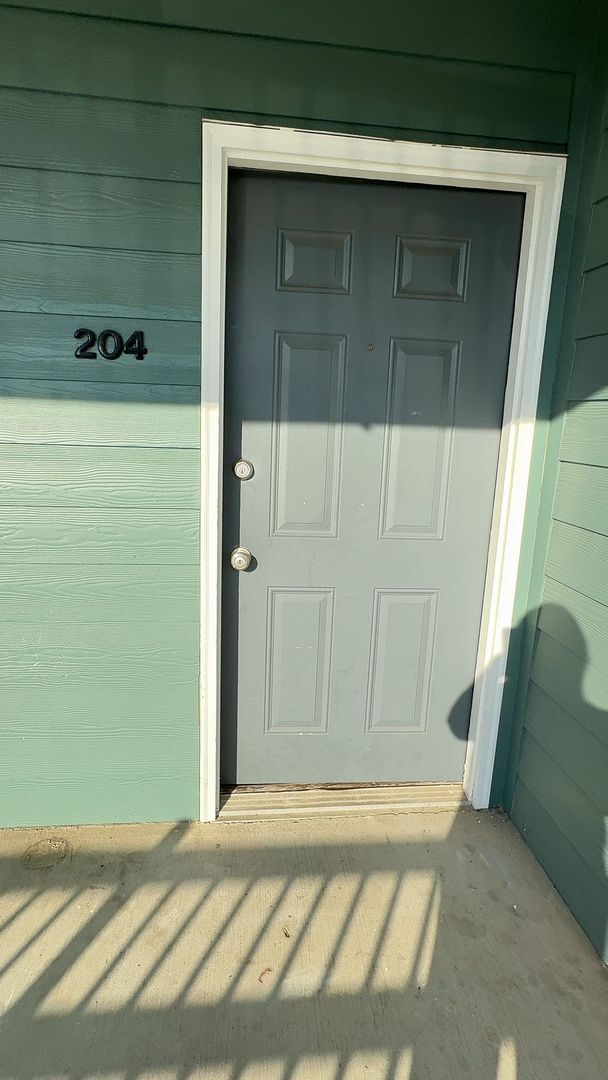 Foto del edificio - Laurel Station Condominiums available for FALL 2026 at $3300/month - includes TWO parking spaces!