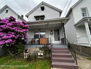 Building Photo - 1531 Thackery St