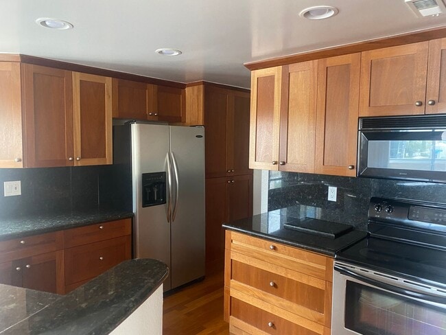 Building Photo - 2BD/2.5BA townhome in UTC Near UCSD!