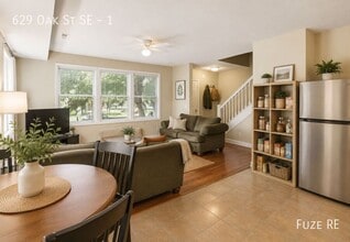 Building Photo - 629 SE Oak St