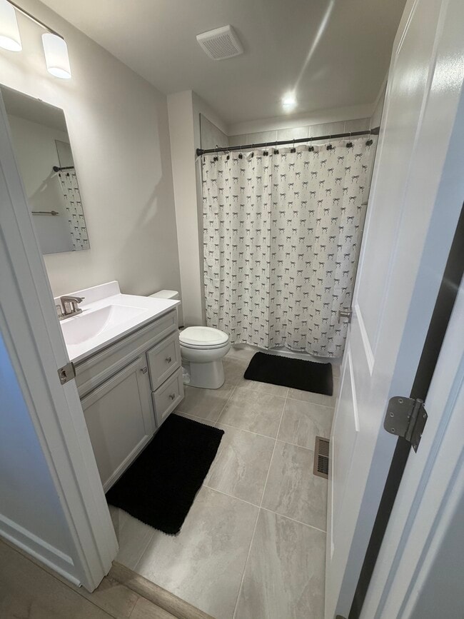 Building Photo - 951 Pemberley St