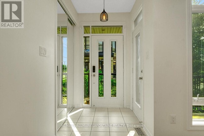 Building Photo - 228 Pembina Private