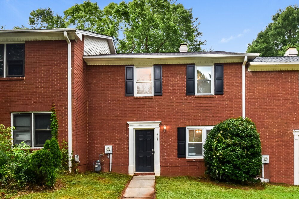 Primary Photo - 988 Park Gate Pl