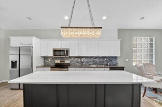 Building Photo - 8403 Siciliano St
