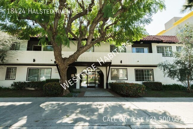 Foto del edificio - 18424 Halseted - Gorgeous, fully renovated...