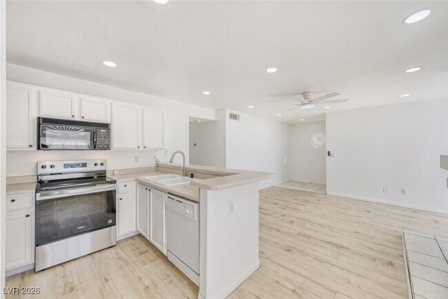 Building Photo - 2972 Juniper Hills Blvd