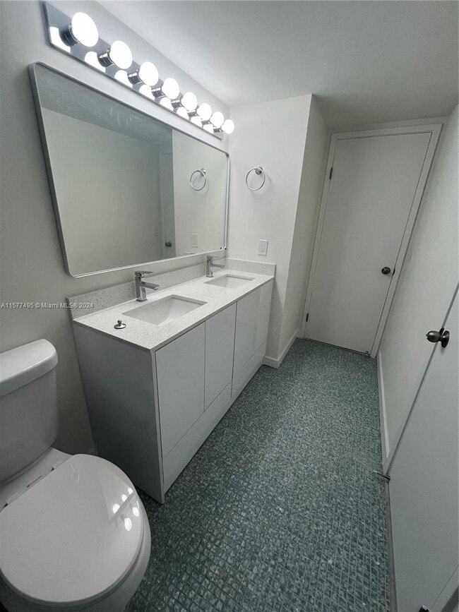 Building Photo - 1351 NE Miami Gardens Dr
