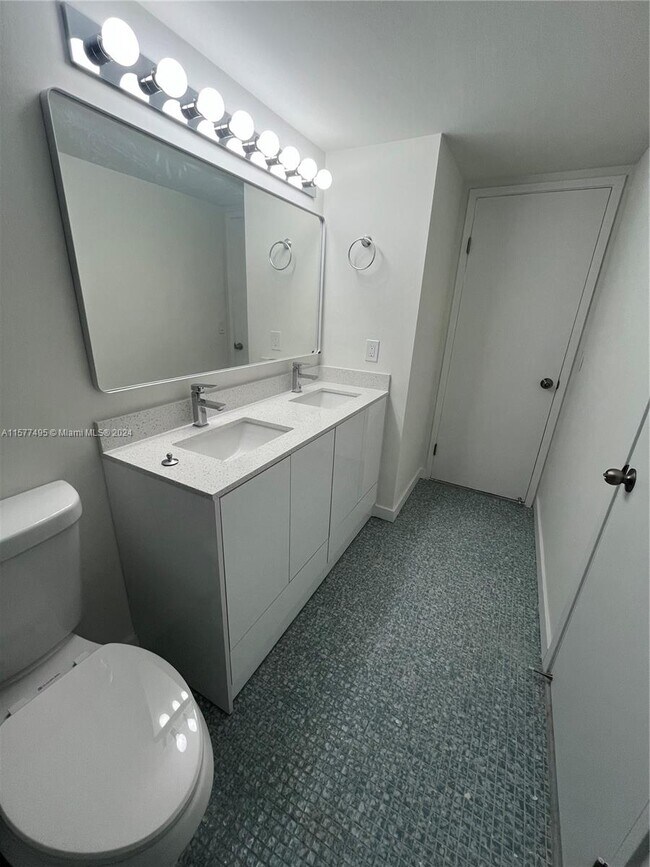 Foto del edificio - 1351 NE Miami Gardens Dr