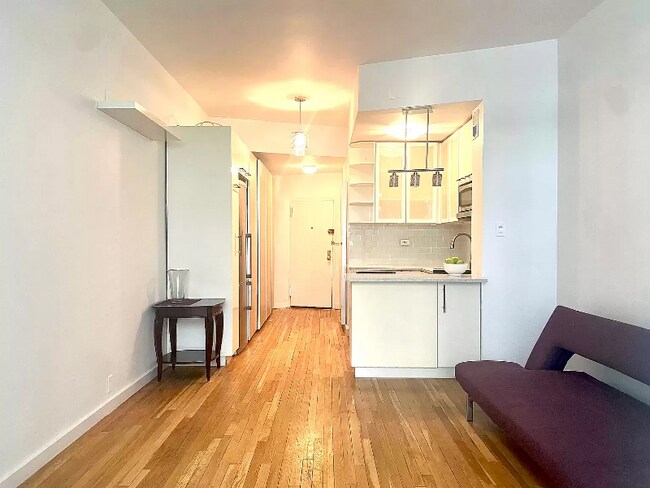 Building Photo - 304 E 73rd St