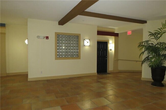 Foto del edificio - 10 Perimeter Summit Blvd