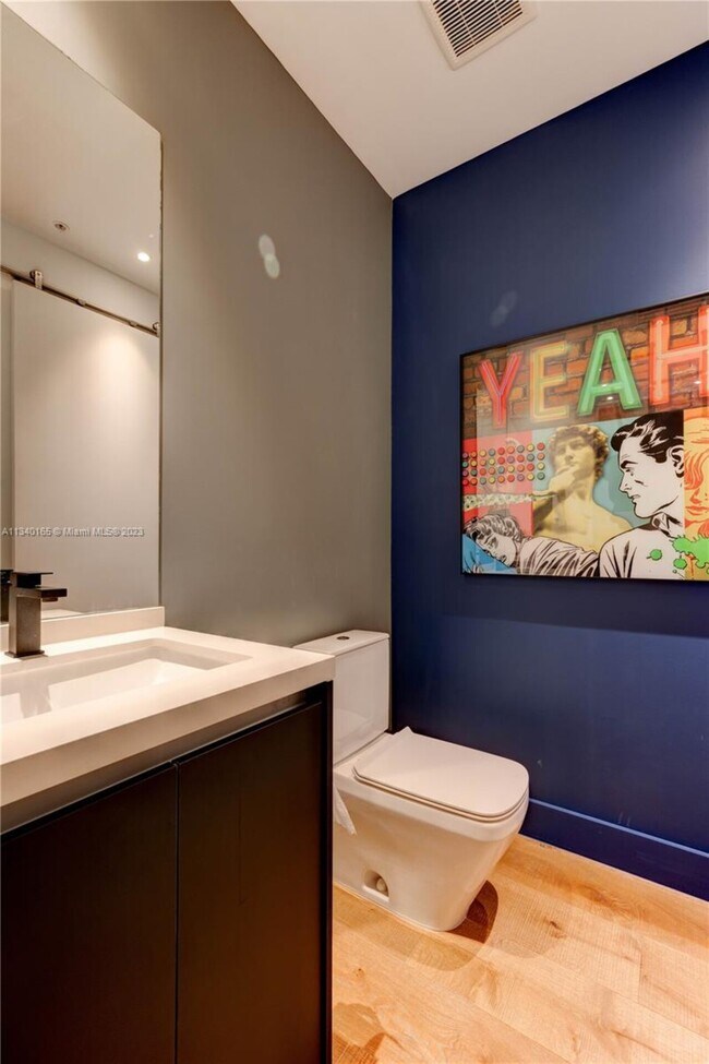 Foto del edificio - $5,000- 3156 SW 27th Ave # 302 MIAMI, FL 3...