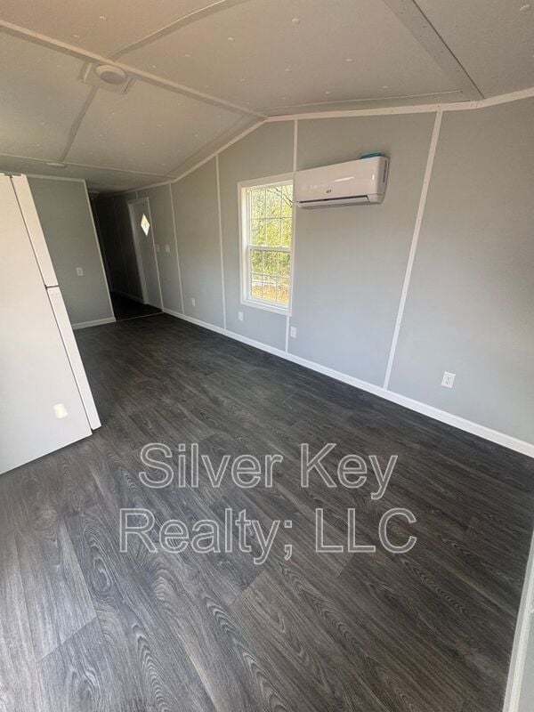 Building Photo - 1004 S Jackson St