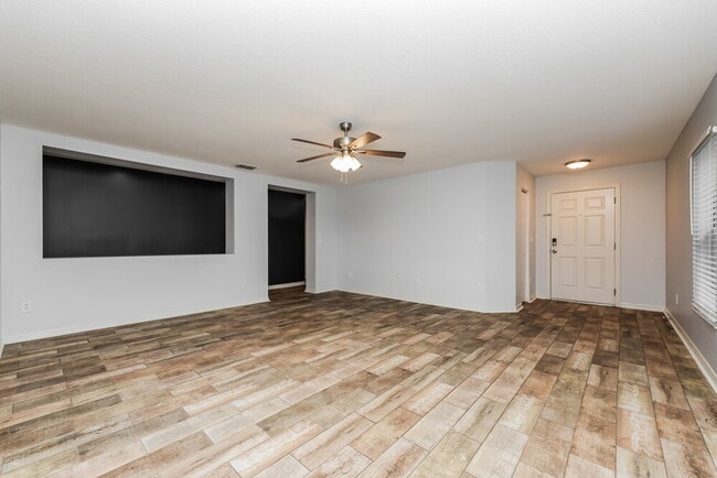 Building Photo - 7406 Bridgeview Dr