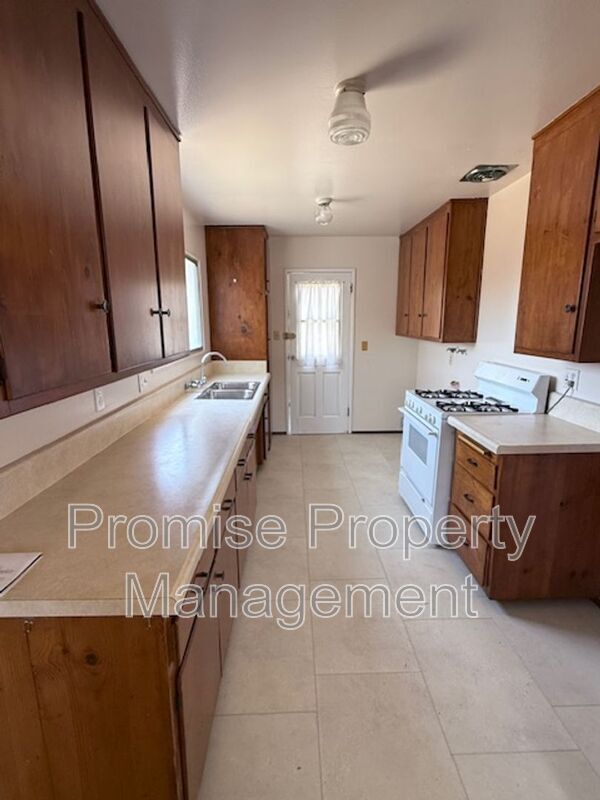 Foto del edificio - 5576 Conrad Ave