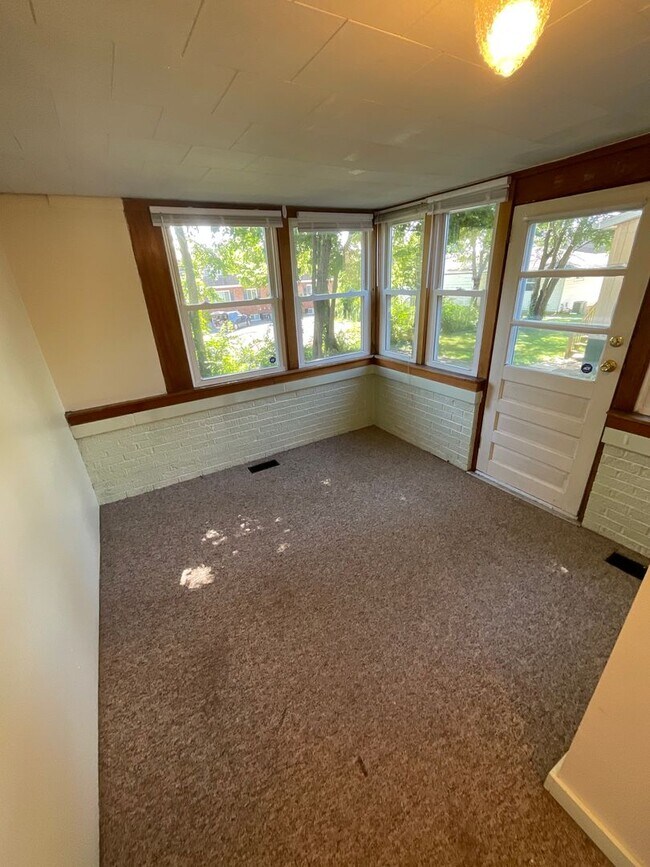 Foto del edificio - 5 Bed 2 Bath House Downtown!! **AVAILABLE AUGUST 2027**