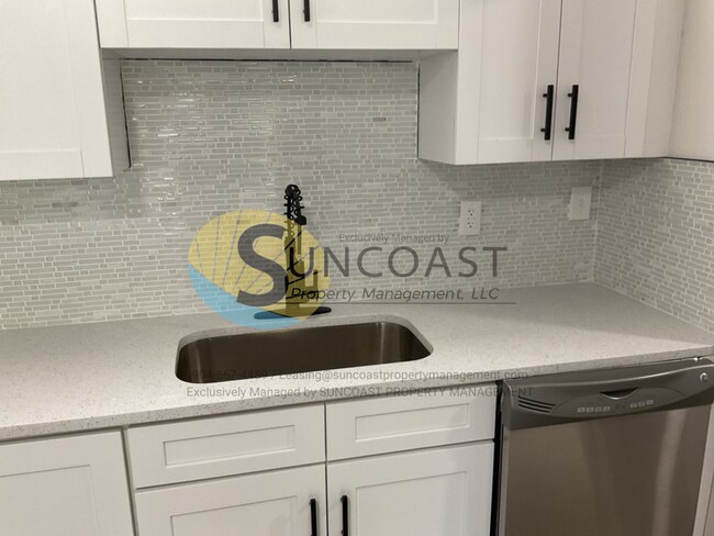 Building Photo - beautifully Upgraded 4 bedroom 2.5 Bathroo...
