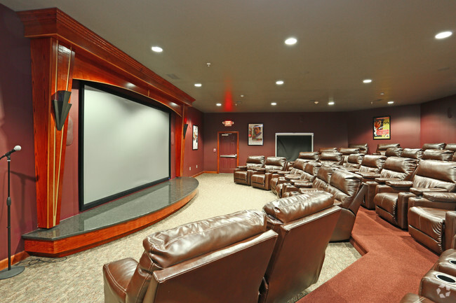 Sala de cine - Connect55+ Elkhorn Active Community 55+