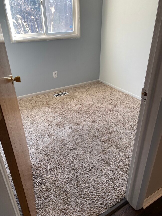 Foto del edificio - 3501 15 Mile Rd NE