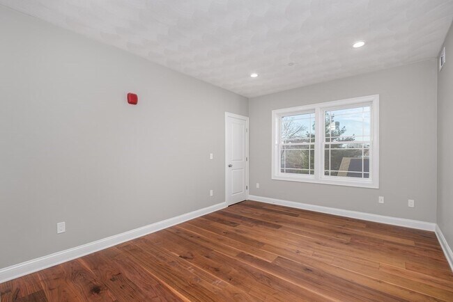 Building Photo - 117 Addison St