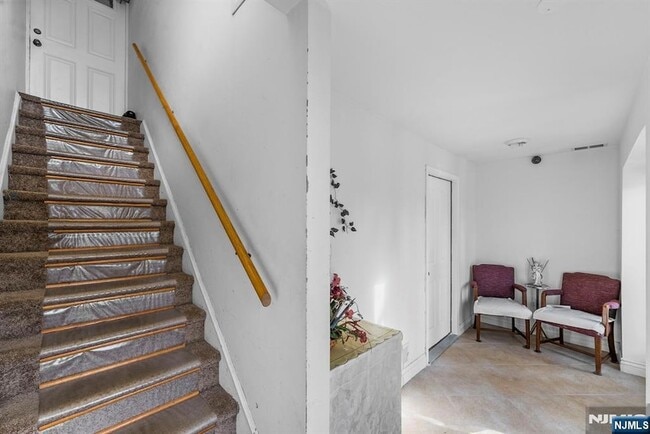 Foto del edificio - 360 Gorge Rd
