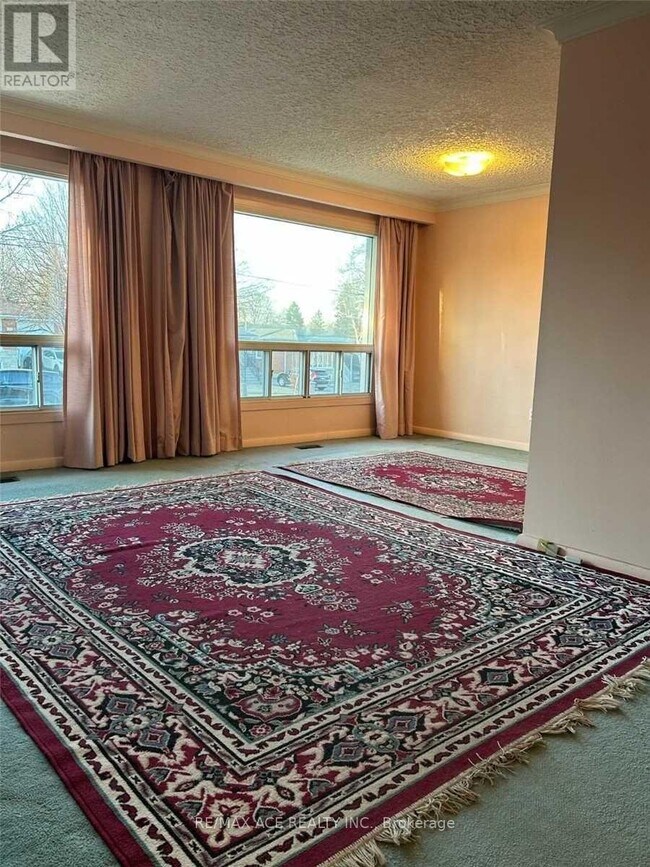 Building Photo - 129 Confederation Dr