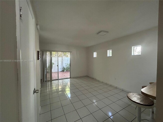 Foto del edificio - 3605 SW 17th St