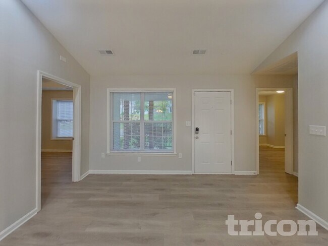 Building Photo - 140 Diamond Dr