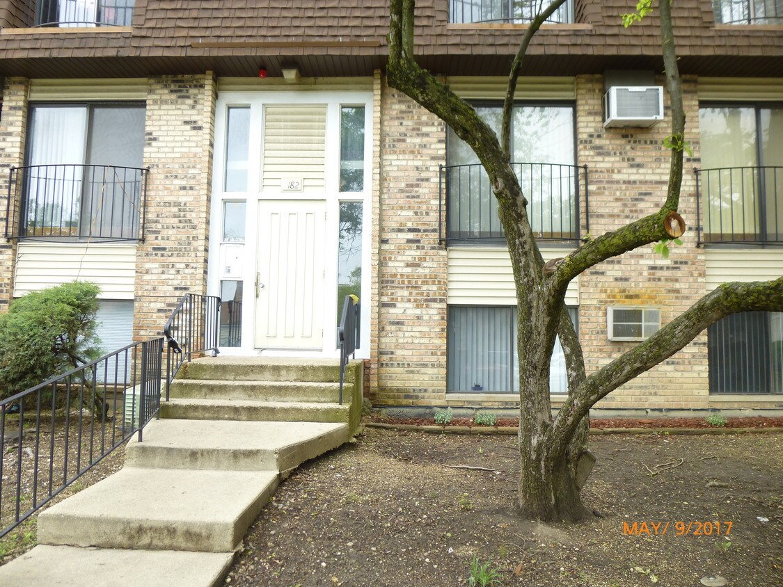 Primary Photo - 182 S Waters Edge Dr
