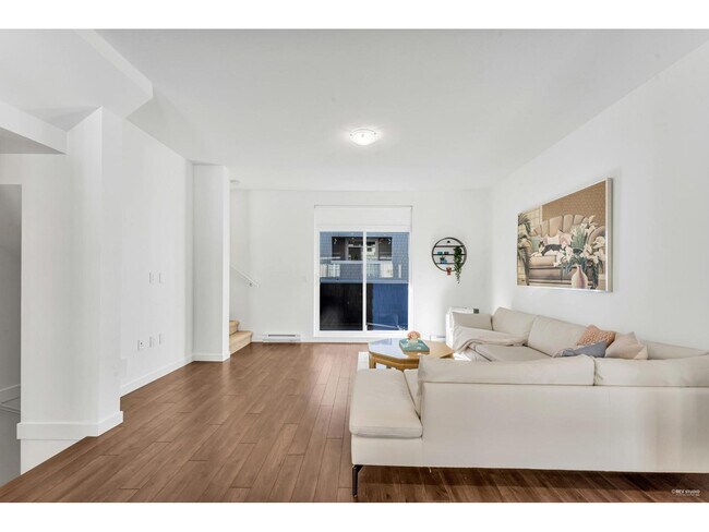 Photo du bâtiment - 15487-99A 99a Ave