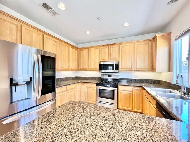 Building Photo - 8725 Glen Oaks Way