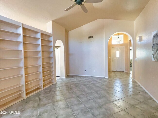 Foto del edificio - 7168 S Parkside Dr