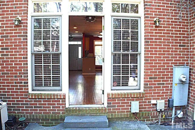 Foto del edificio - 724 Parkham Ln
