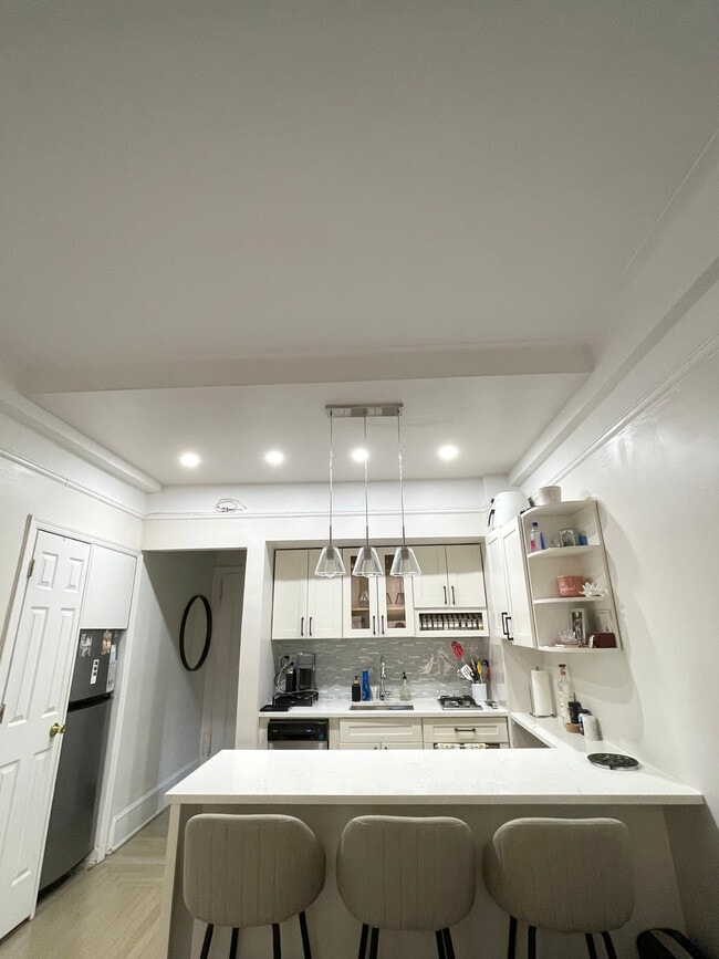 Photo - 50 W 106th St Apartment