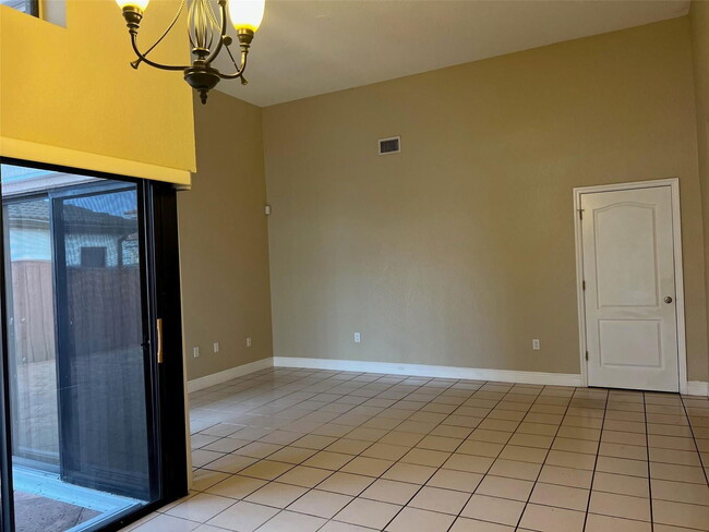 Building Photo - 619 SW 87th Pl