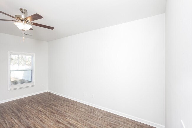 Building Photo - 30 Paces Run