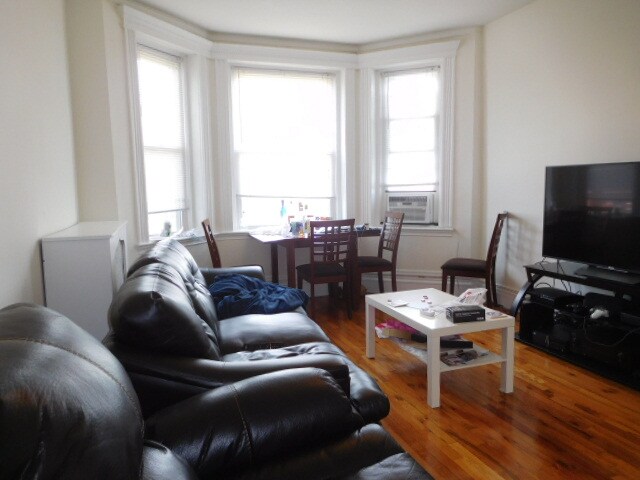 Primary Photo - 1298 Commonwealth Avenue