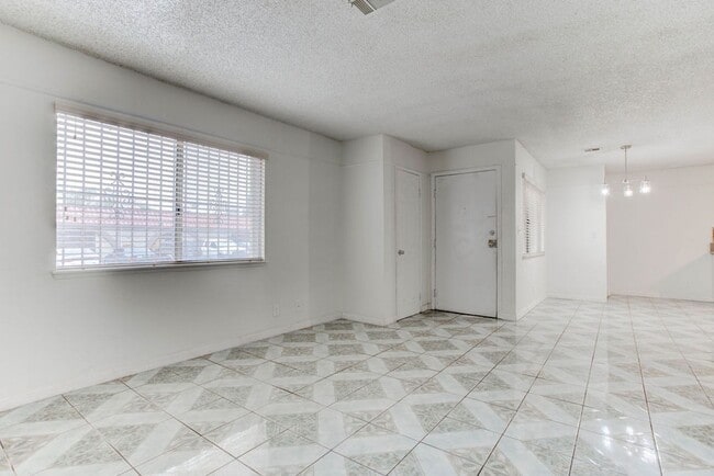 Foto del edificio - 808 Hedge Way