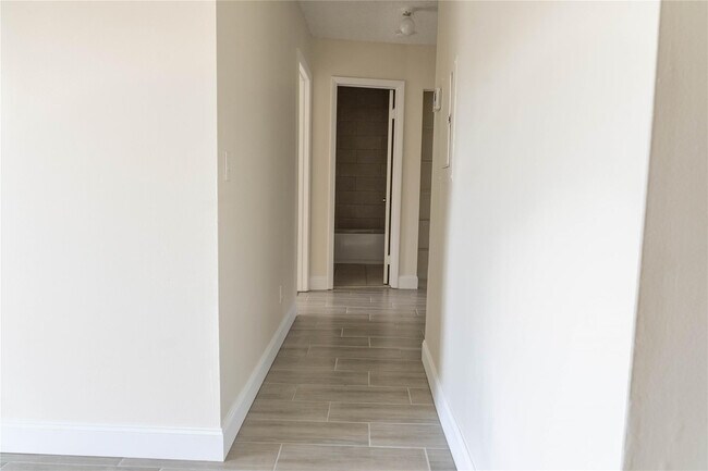 Foto del edificio - 11686 NW 39th St