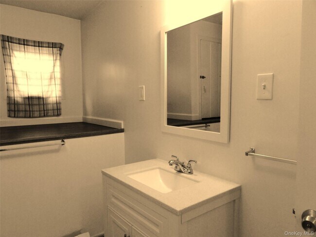 Building Photo - 3 E Lake Blvd