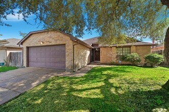 Building Photo - 7011 Lost Thicket Dr