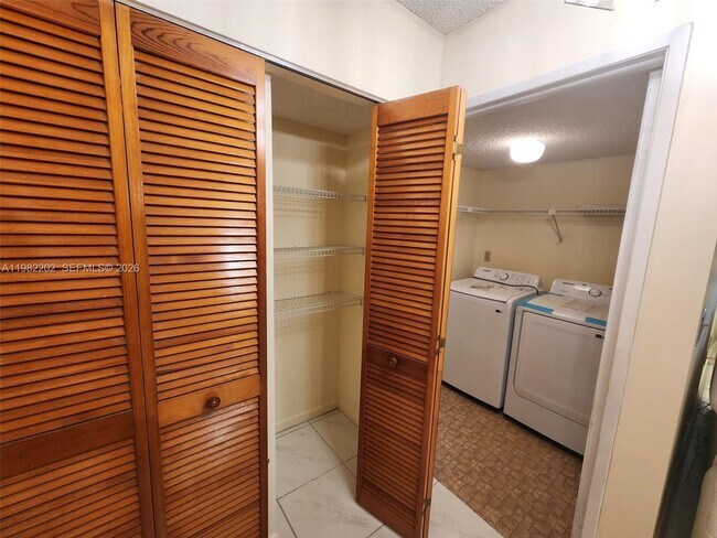 Foto del edificio - 8827 SW 123rd Ct