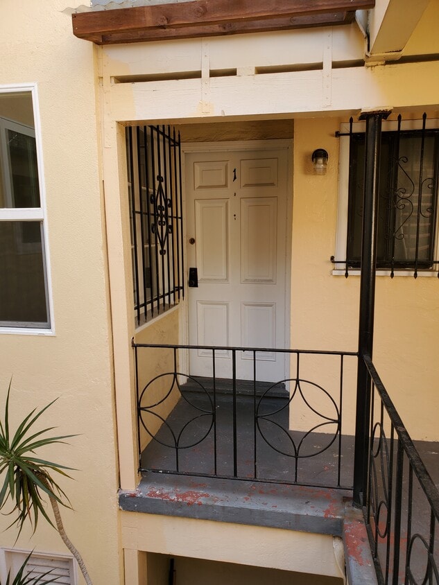 Front door - 1527 Lincoln Way