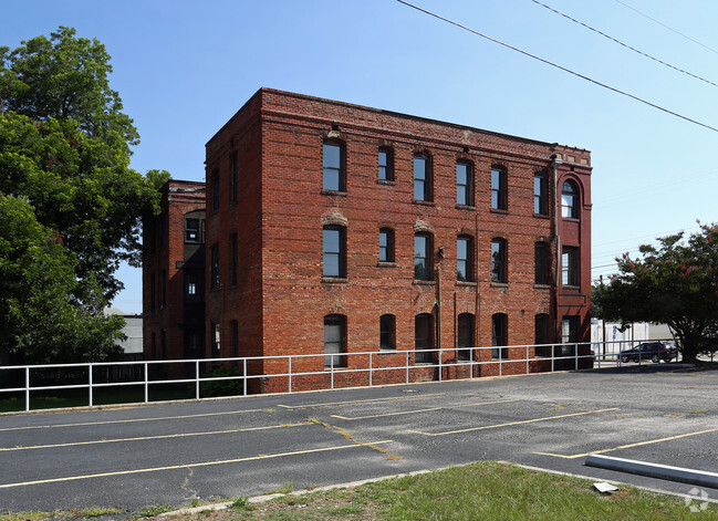 Building Photo - 1525 Bull St