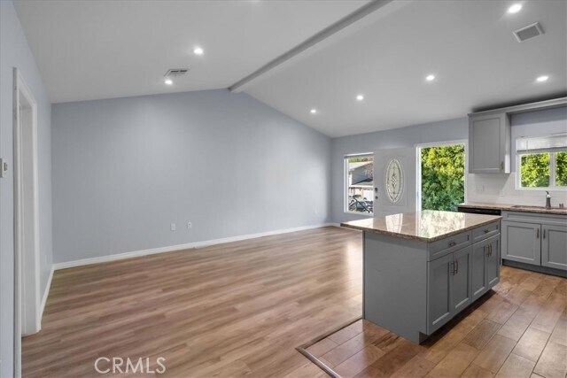 Foto del edificio - 24446 Martha St