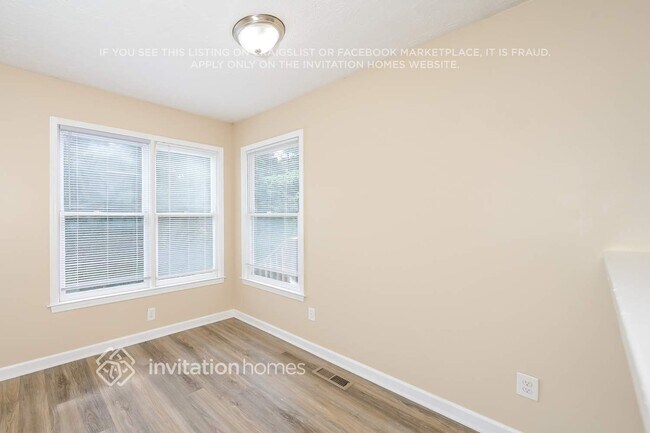 Foto del edificio - 1306 Smoke Rise Ln