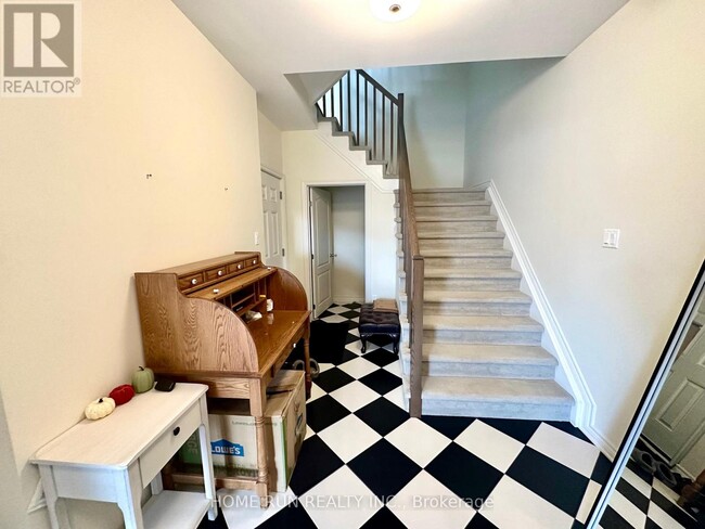 Photo du bâtiment - 572 Labrador Cres