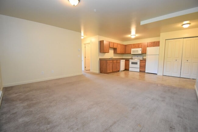 Building Photo - 807 W Villard St